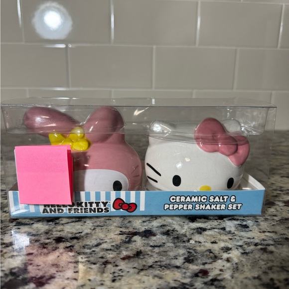 Hello kitty and melody salt and pepper shaker - Picture 3 of 6